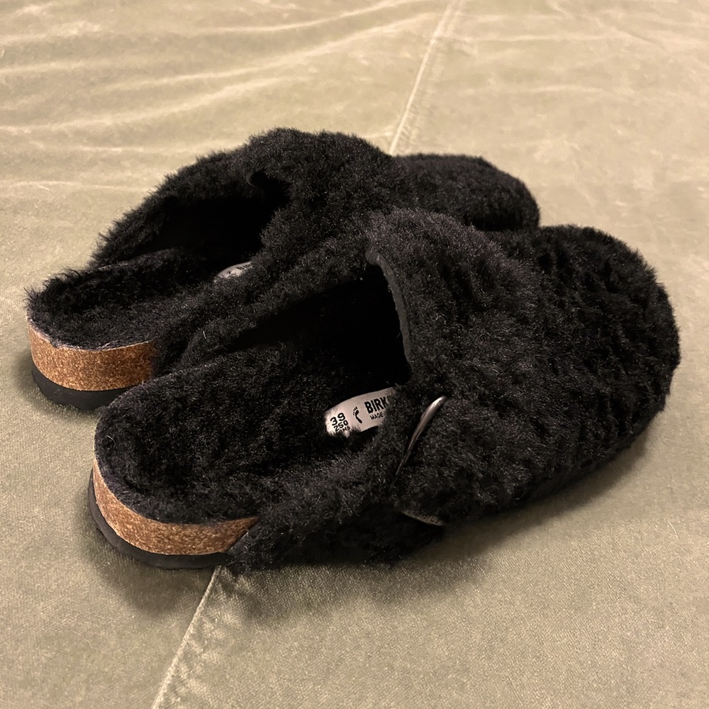 Birkenstock Big Buckle Shearling Boston Clogs in Black - EU39/Women’s 8-8.5